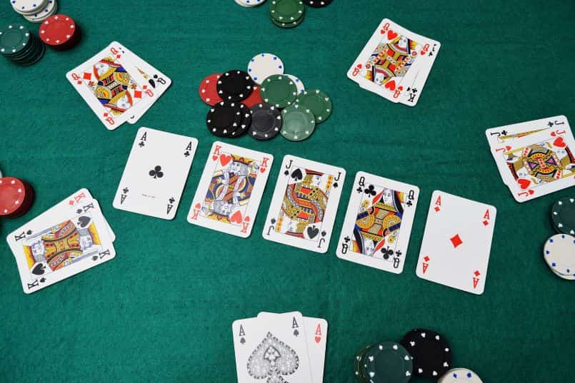 Những quy luật chơi poker mà người chơi đặc biệt là người mới cần nắm rõ khi tham gia chơi